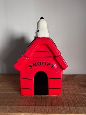 Peanuts Snoopy Dog House Ceramic Canister